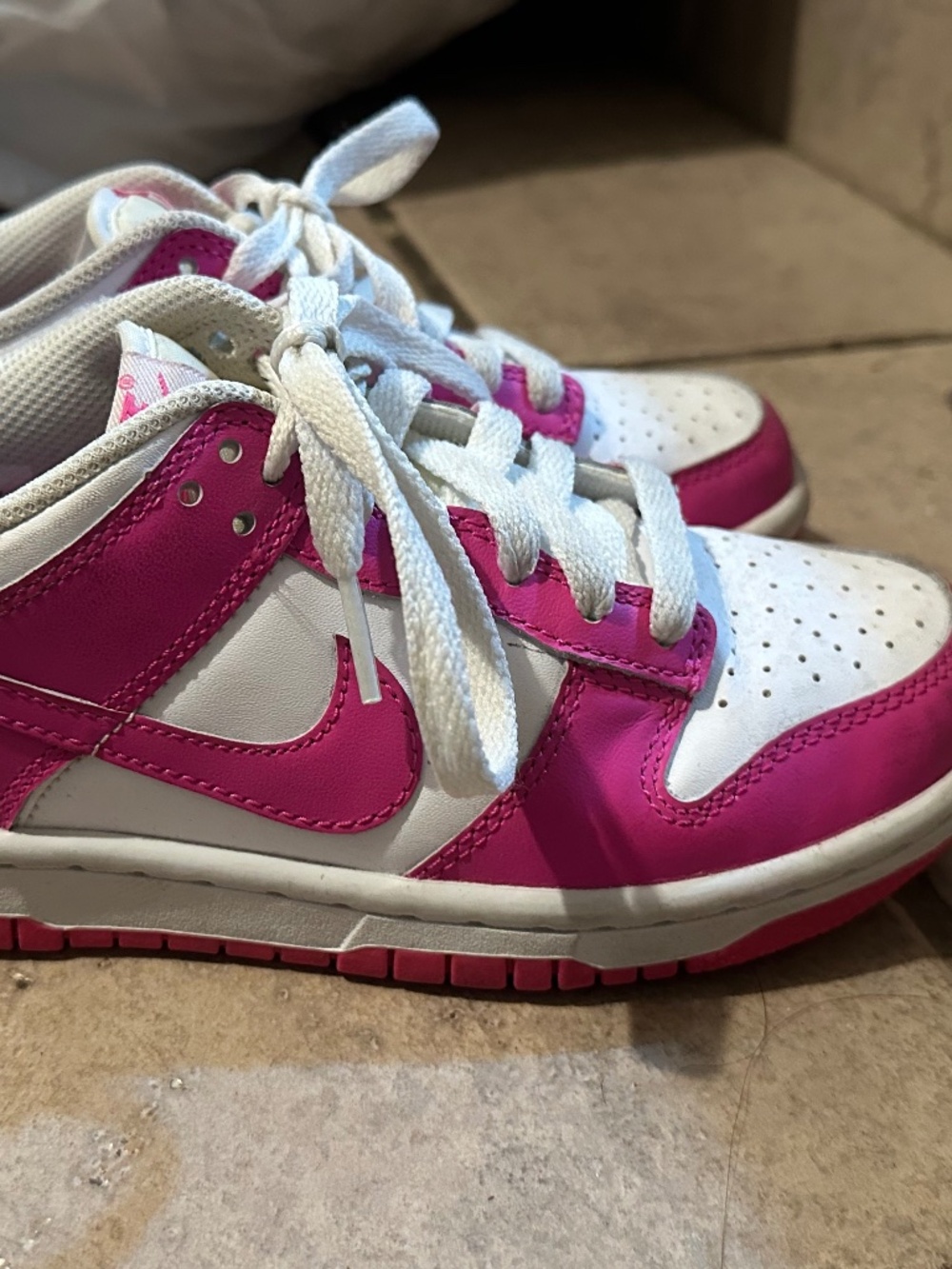 Nike Hot a pink Girls size 3.5